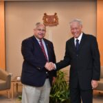 US Secretary of the Navy Makes Introductory Visit to Singapore 22jul22nr photo1