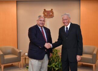 US Secretary of the Navy Makes Introductory Visit to Singapore 22jul22nr photo1