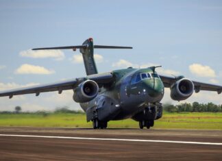 Embraer and Rheinmetall are discussing a new C-390 Training Center in Europe KC 390 decolando